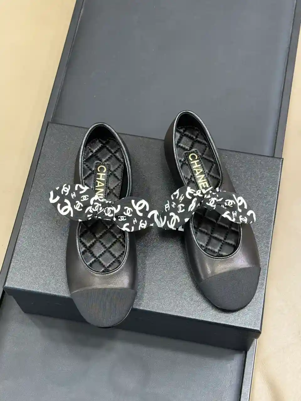 CHANEL 샤넬 리본 보우 양가죽 발레리나 플랫 이미지 2