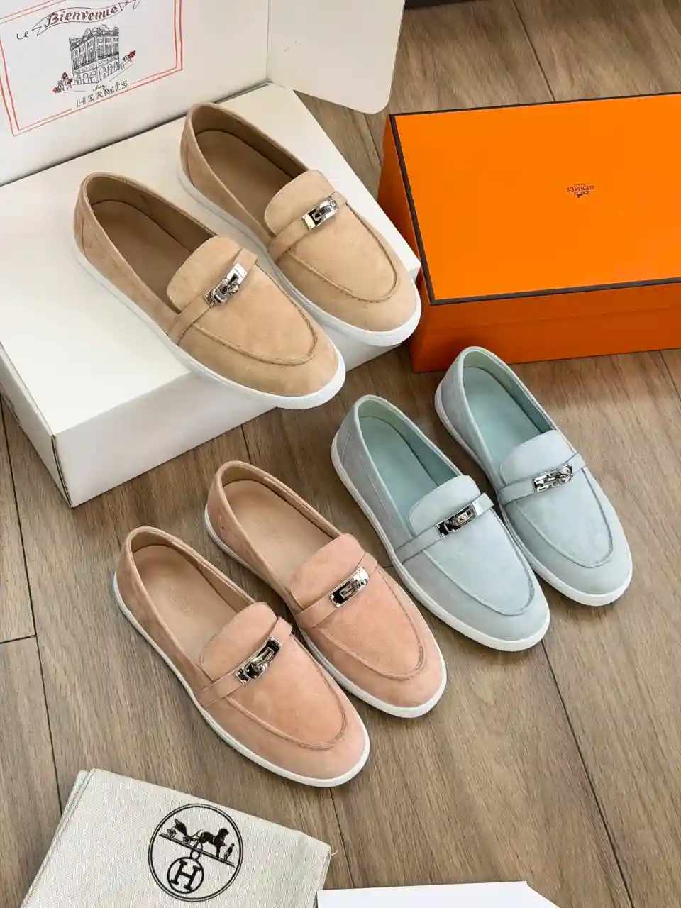 HERMÈS 에르메스 켈리 버클 실크 스웨이드 로퍼 이미지 1