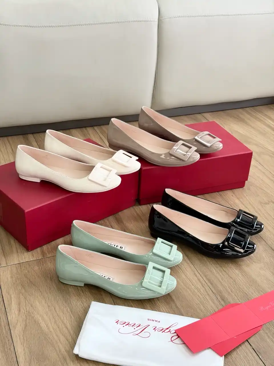 Roger Vivier 로저비비에 페이턴트 라운드 버클 플랫 슈즈 이미지 5