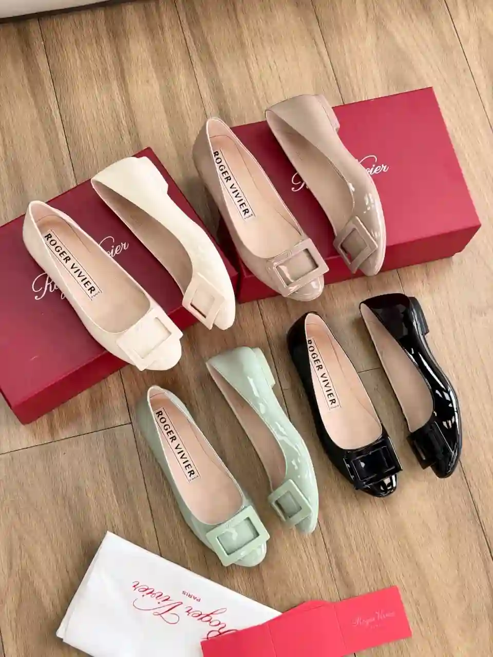 Roger Vivier 로저비비에 페이턴트 라운드 버클 플랫 슈즈 이미지 3