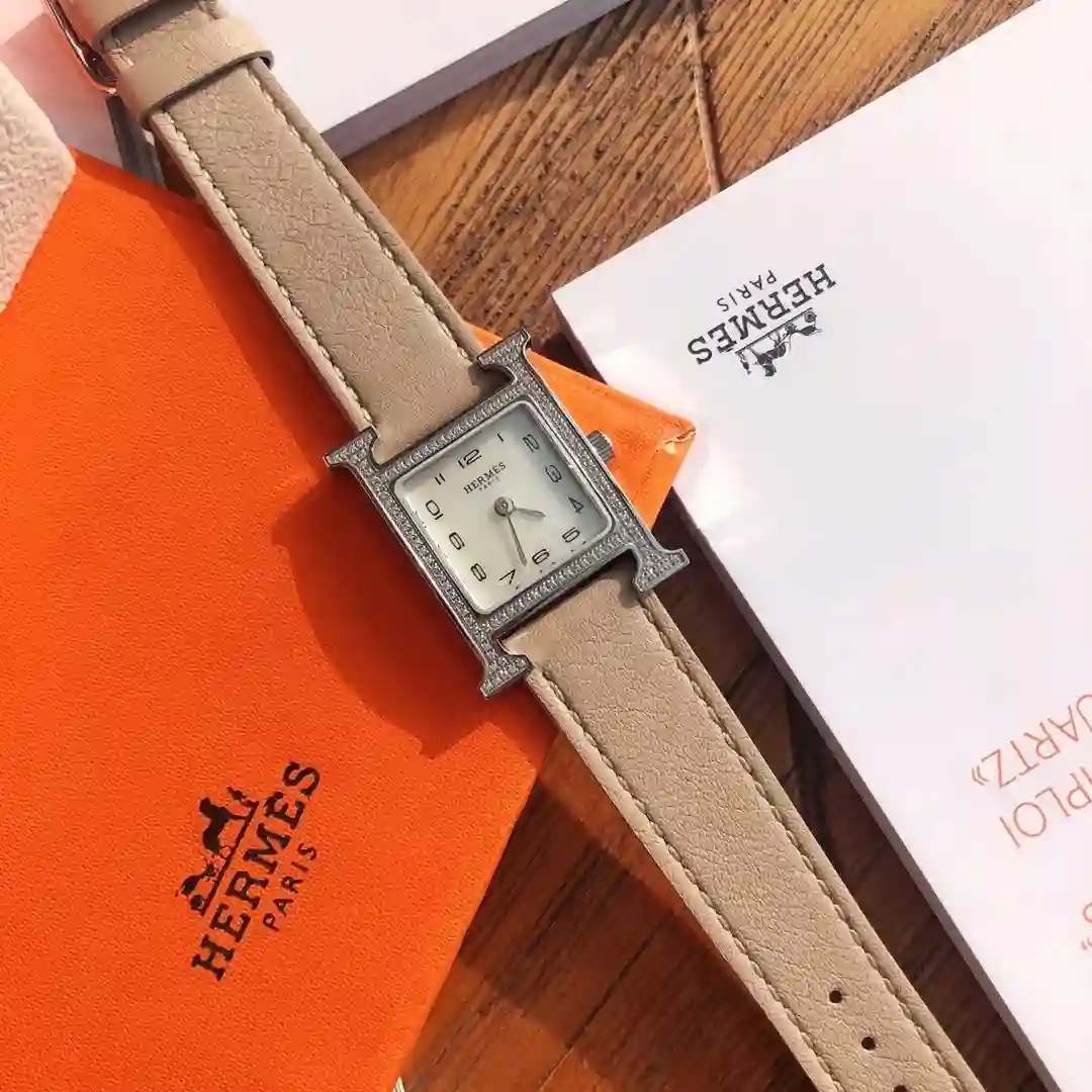 HERMÈS 에르메스 H아워 다이아몬드 & 자개 워치 이미지 1