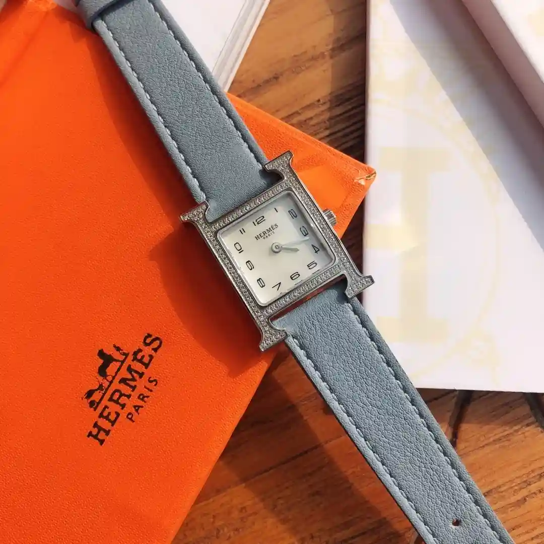 HERMÈS 에르메스 H아워 다이아몬드 & 자개 워치 이미지 3
