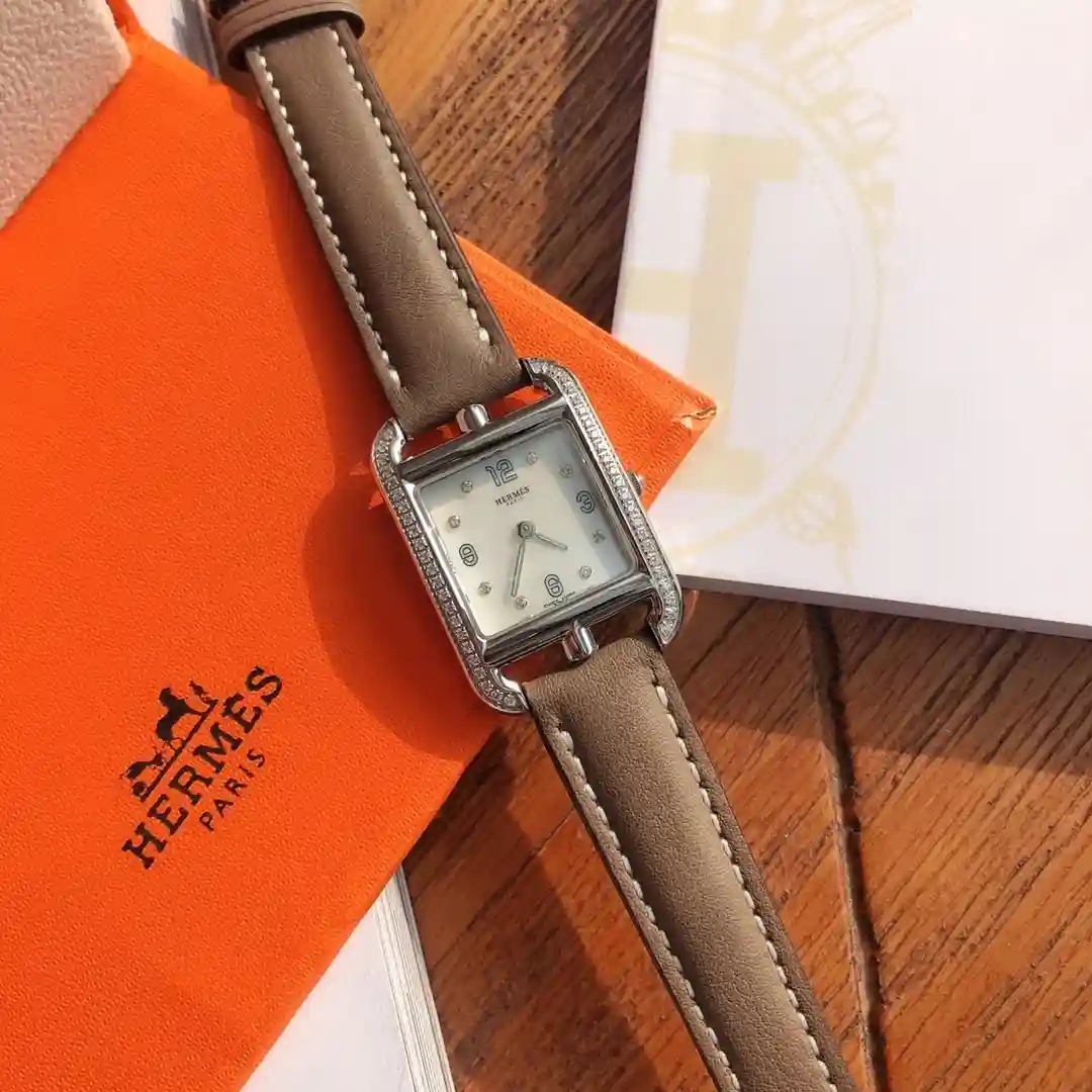 HERMÈS 에르메스 케이프 코드 스와로브스키 크리스털 & 자개 워치 이미지 1