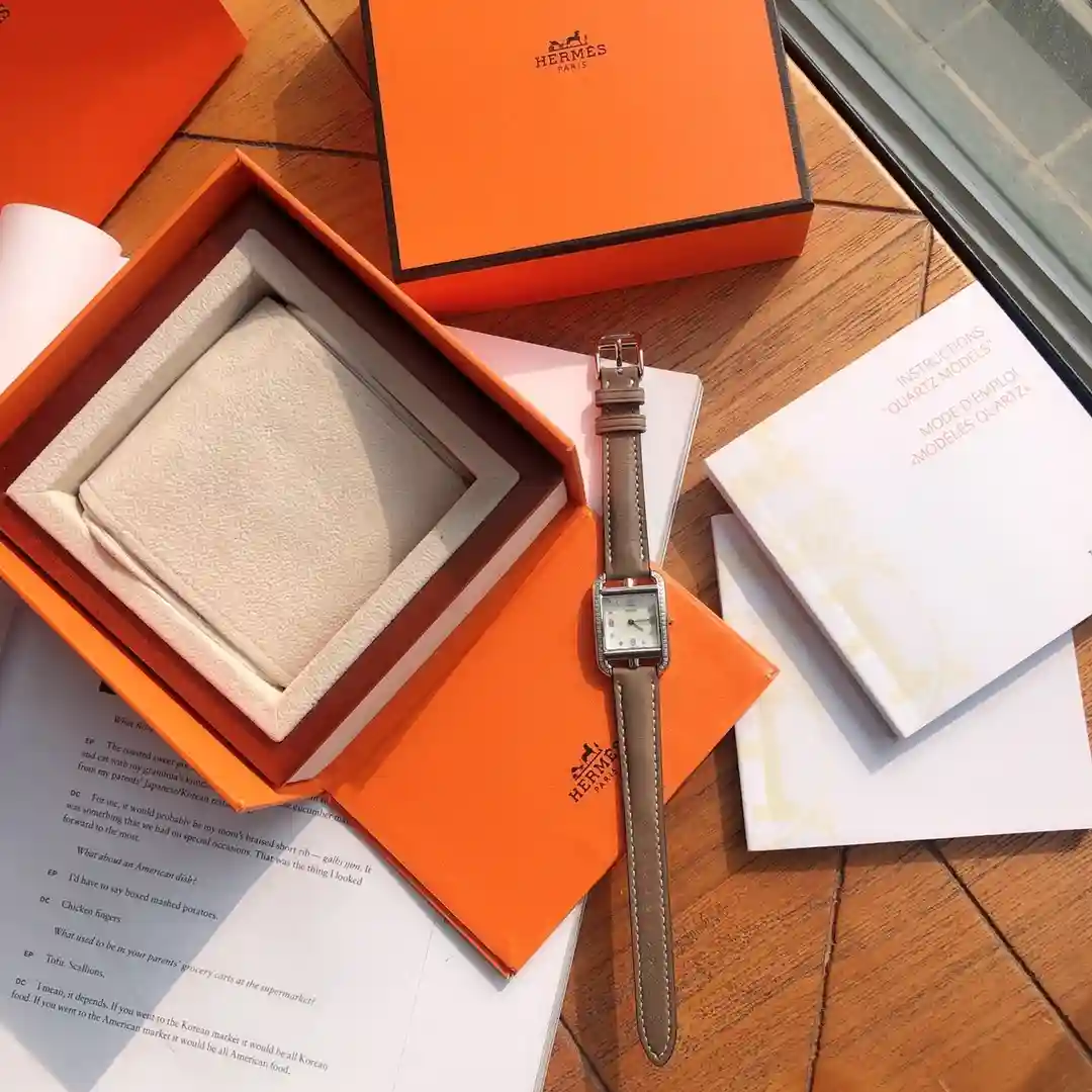 HERMÈS 에르메스 케이프 코드 스와로브스키 크리스털 & 자개 워치 이미지 2