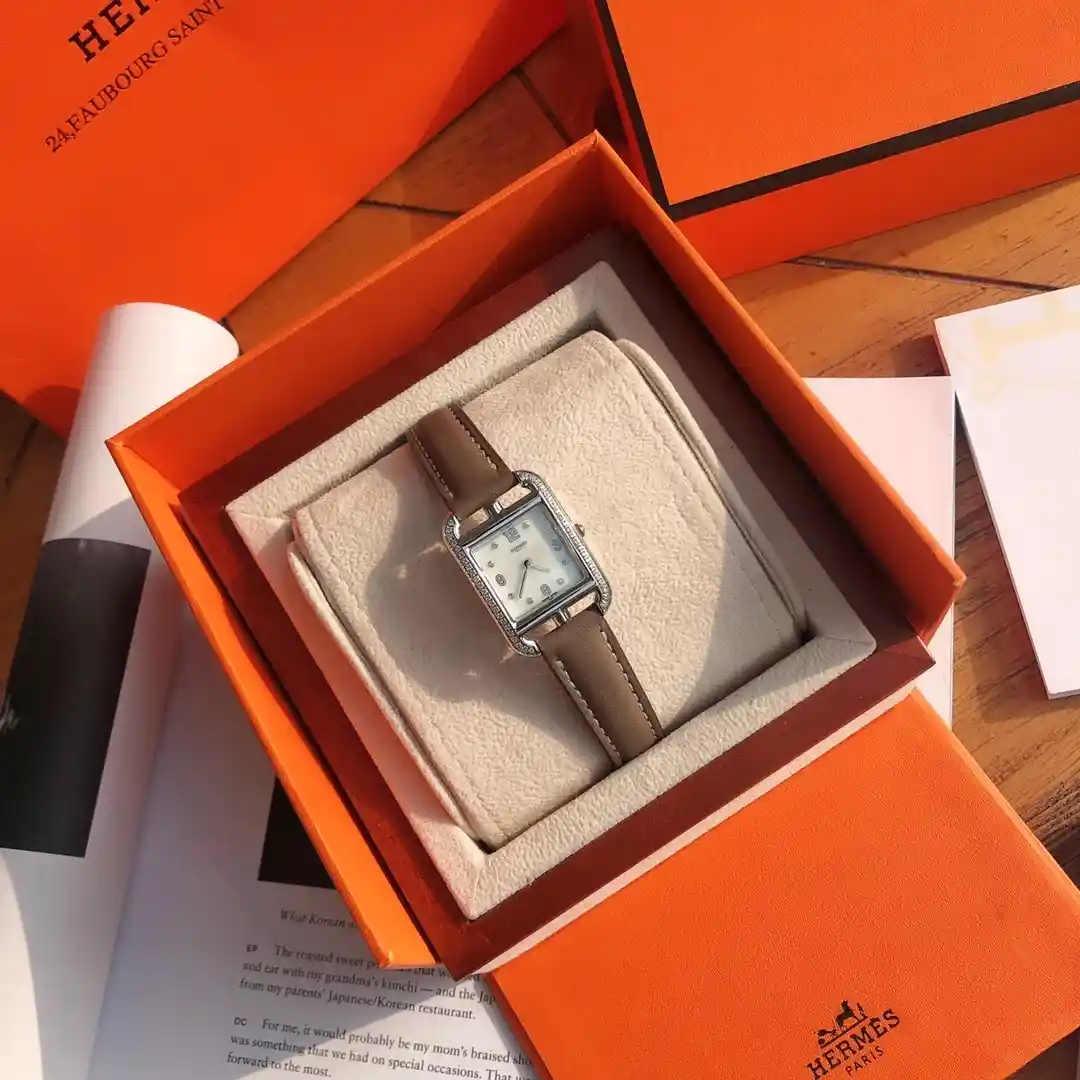 HERMÈS 에르메스 케이프 코드 스와로브스키 크리스털 & 자개 워치 이미지 3