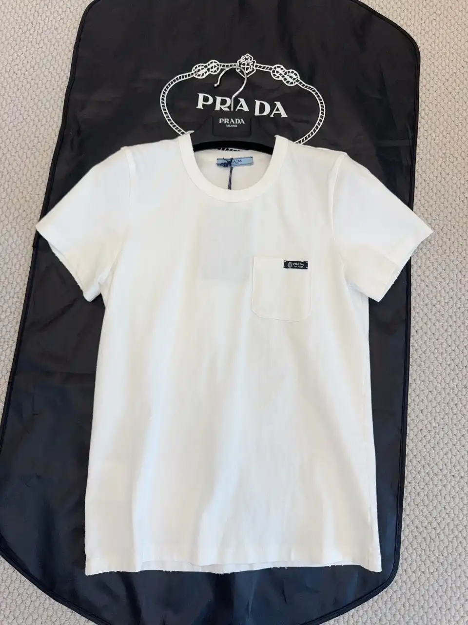 PRADA 프라다 워싱 포켓 로고 티셔츠 이미지 1