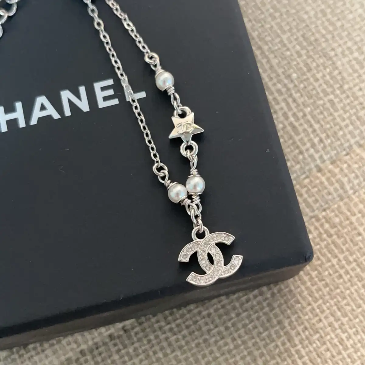 CHANEL 샤넬 더블 CC 스타 참 브레이슬릿 이미지 2