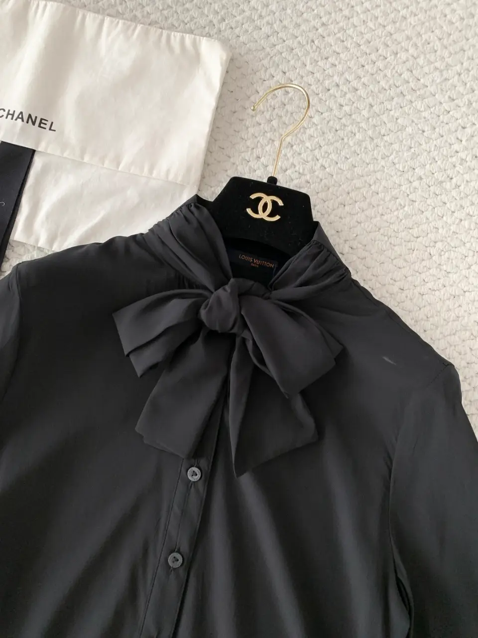 LOUIS VUITTON 루이비통 아이코닉 실크 모노그램 롱 슬리브 셔츠 이미지 4