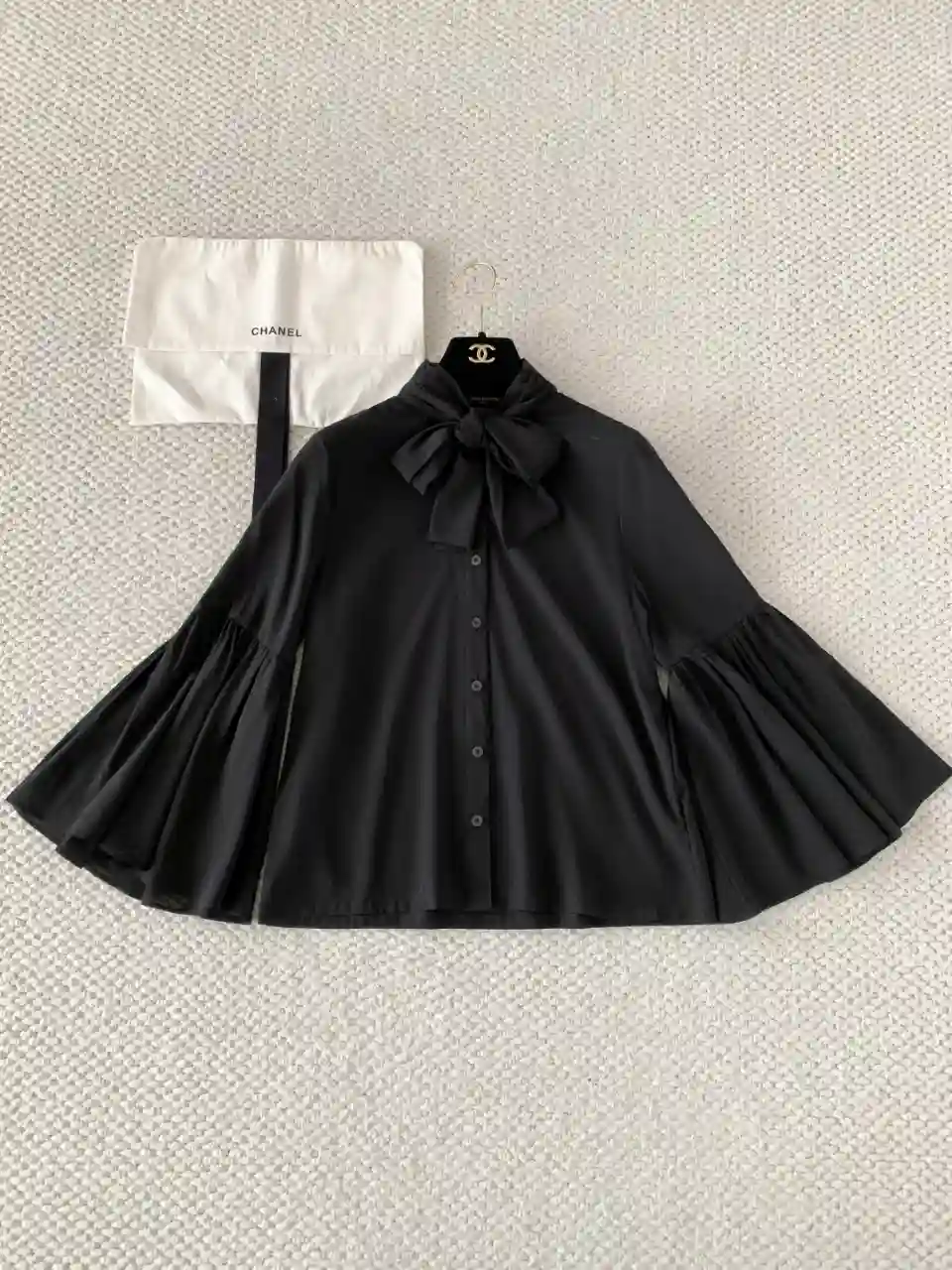 LOUIS VUITTON 루이비통 아이코닉 실크 모노그램 롱 슬리브 셔츠 이미지 3