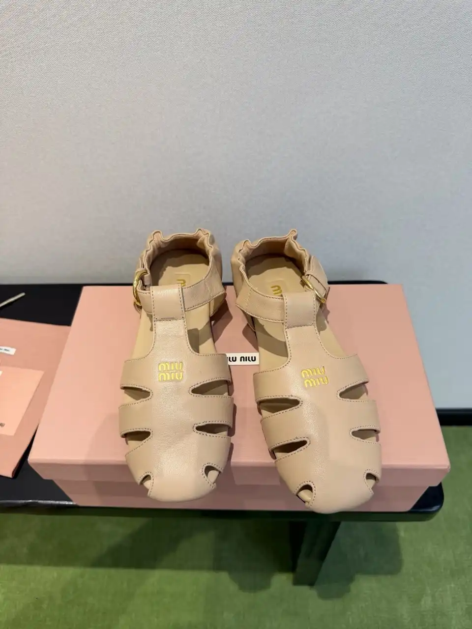 MIU MIU 미우미우 루슈 나파 가죽 피셔맨 샌들 이미지 4