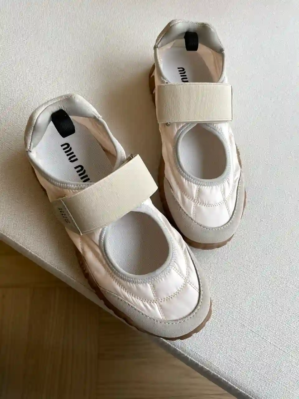 MIU MIU 미우미우 타이어 테크니컬 소재 및 스웨이드 발레리나 이미지 2