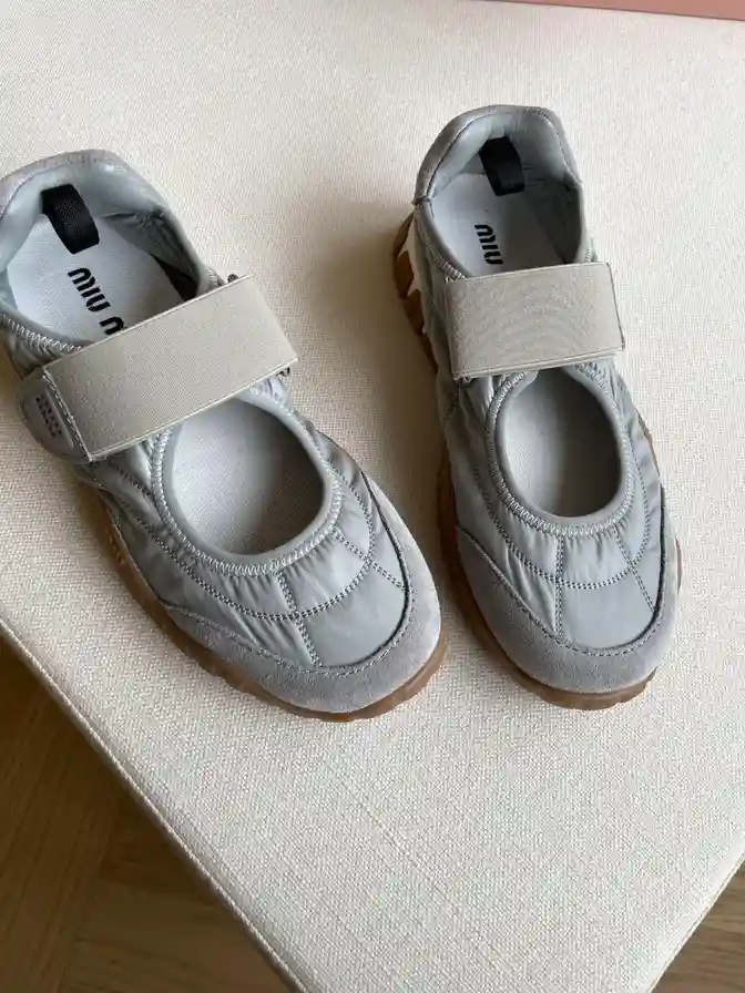 MIU MIU 미우미우 타이어 테크니컬 소재 및 스웨이드 발레리나 이미지 3