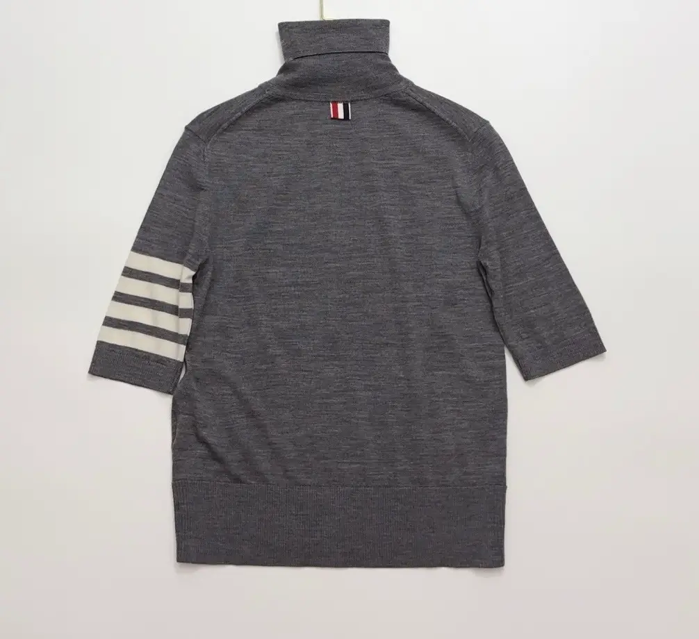 THOM BROWNE 톰브라운 4바 터틀넥 반팔 니트 이미지 4