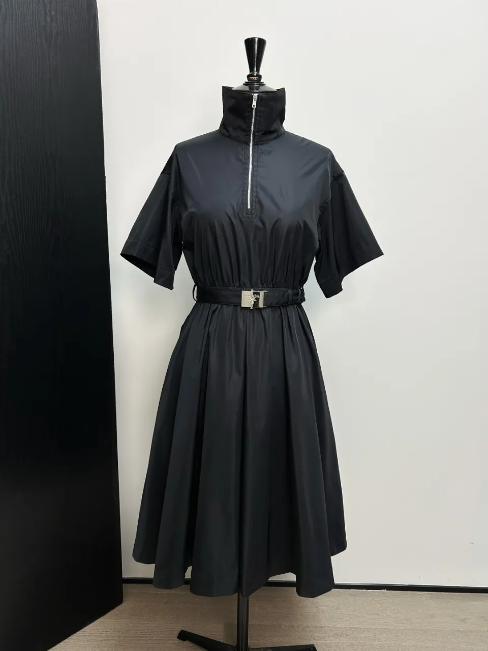 PRADA 프라다 숏 슬리브 리나일론 미디드레스 이미지 2