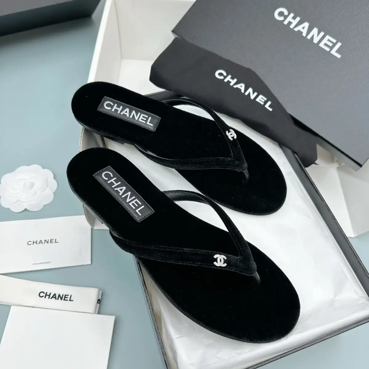 CHANEL 샤넬 CC 로고 크리스탈 벨벳 슬리퍼_쪼리 이미지 2