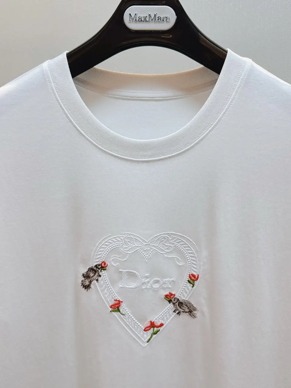 DIOR 디올 디올아무르 피티드 티셔츠_화이트 코튼 저지, 멀티 컬러 도브 & 로즈 모티브 이미지 2