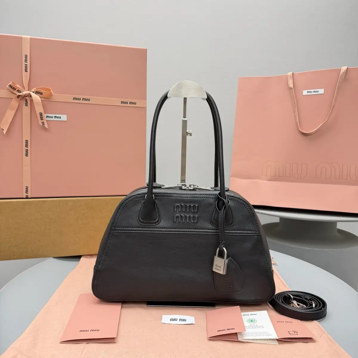 MIU MIU 미우미우 비방 나파 가죽 백 이미지 3