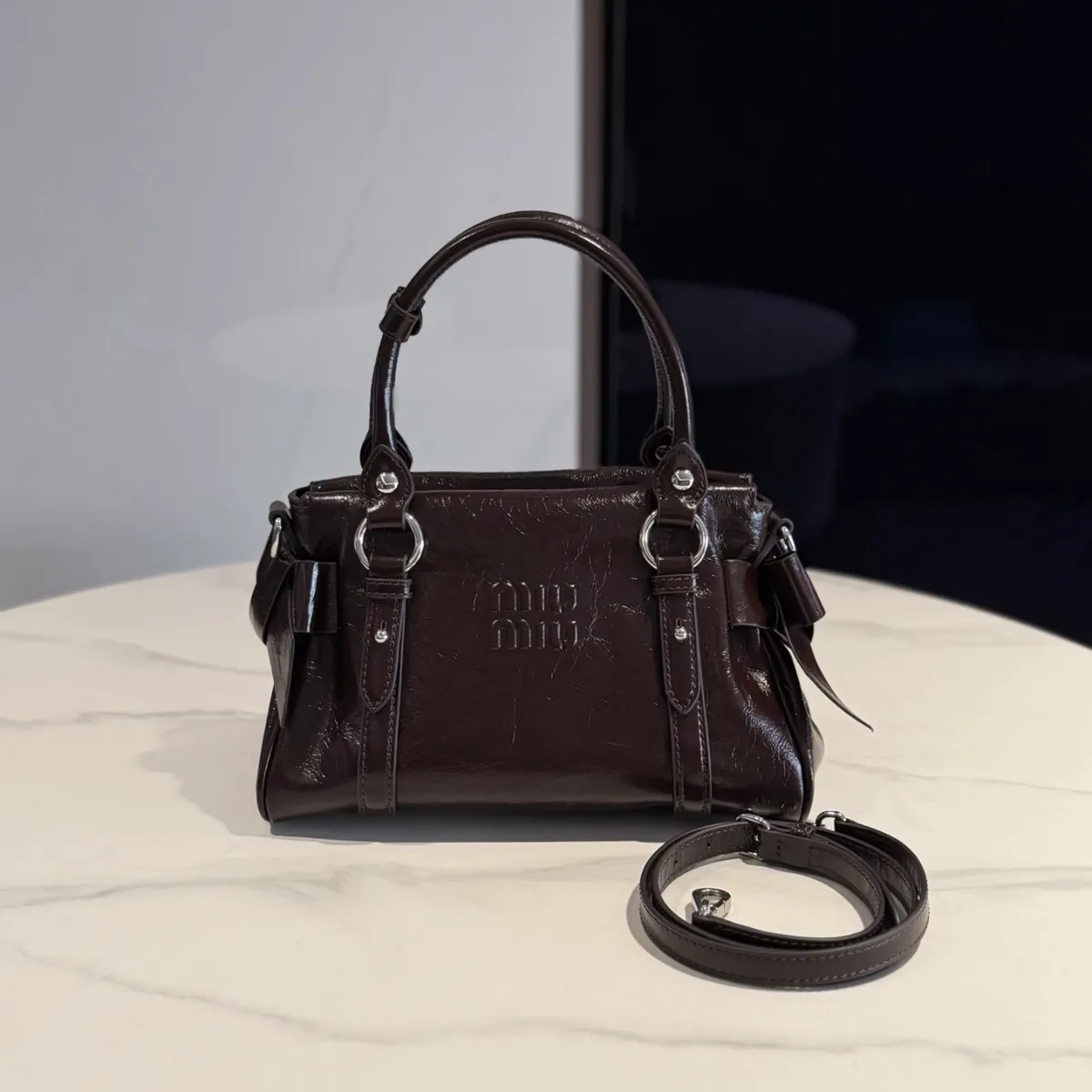 MIU MIU 미우미우 가죽 탑 핸들백 이미지 3
