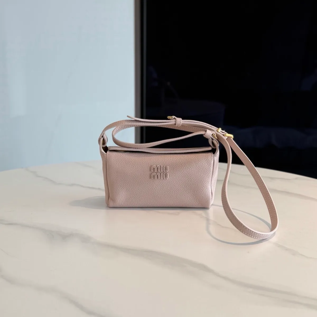 MIU MIU 미우미우 레더 파우치 이미지 2