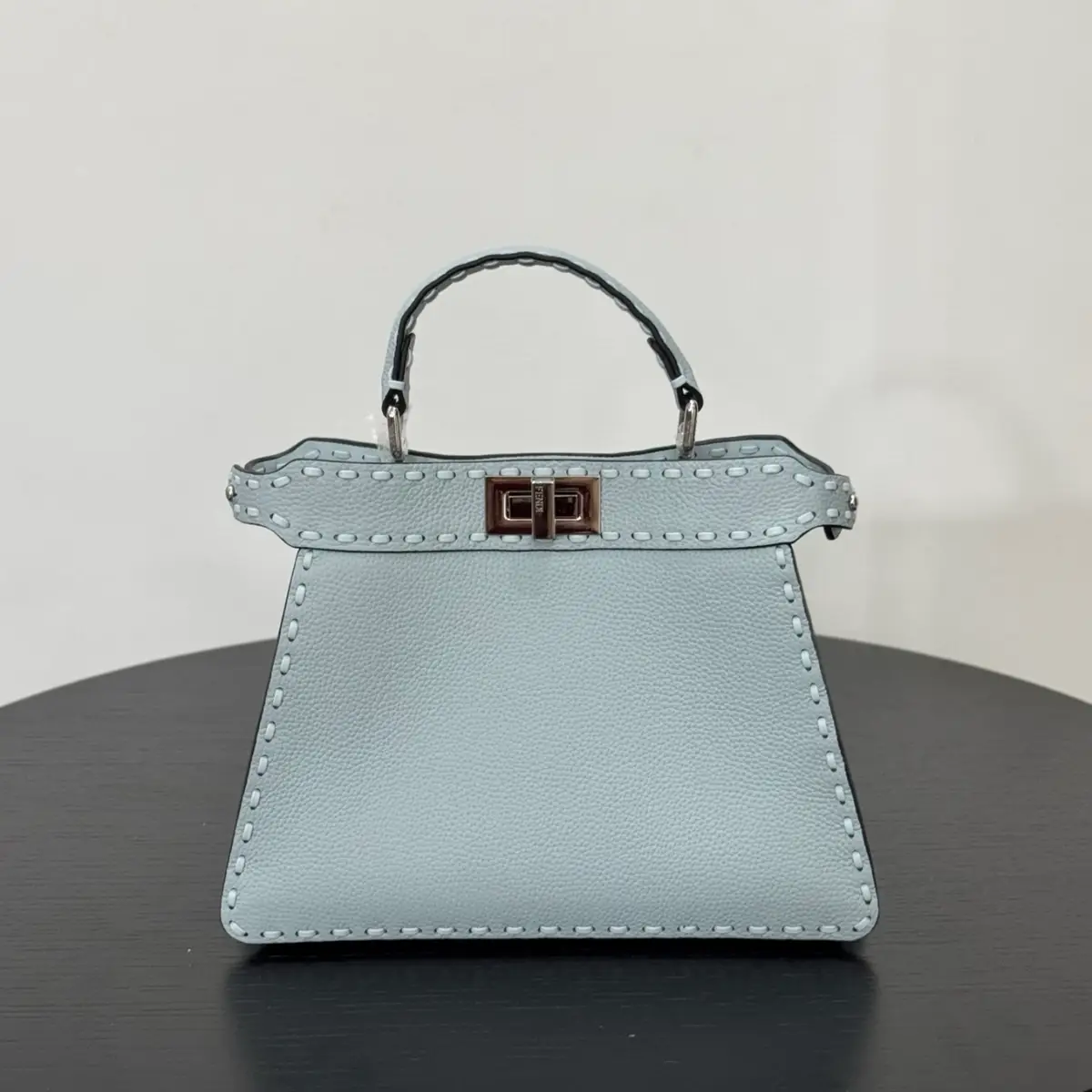 FENDI 펜디 아이코닉 피카부 아이시유 백- 27 x 21 x 11 cm 이미지 6