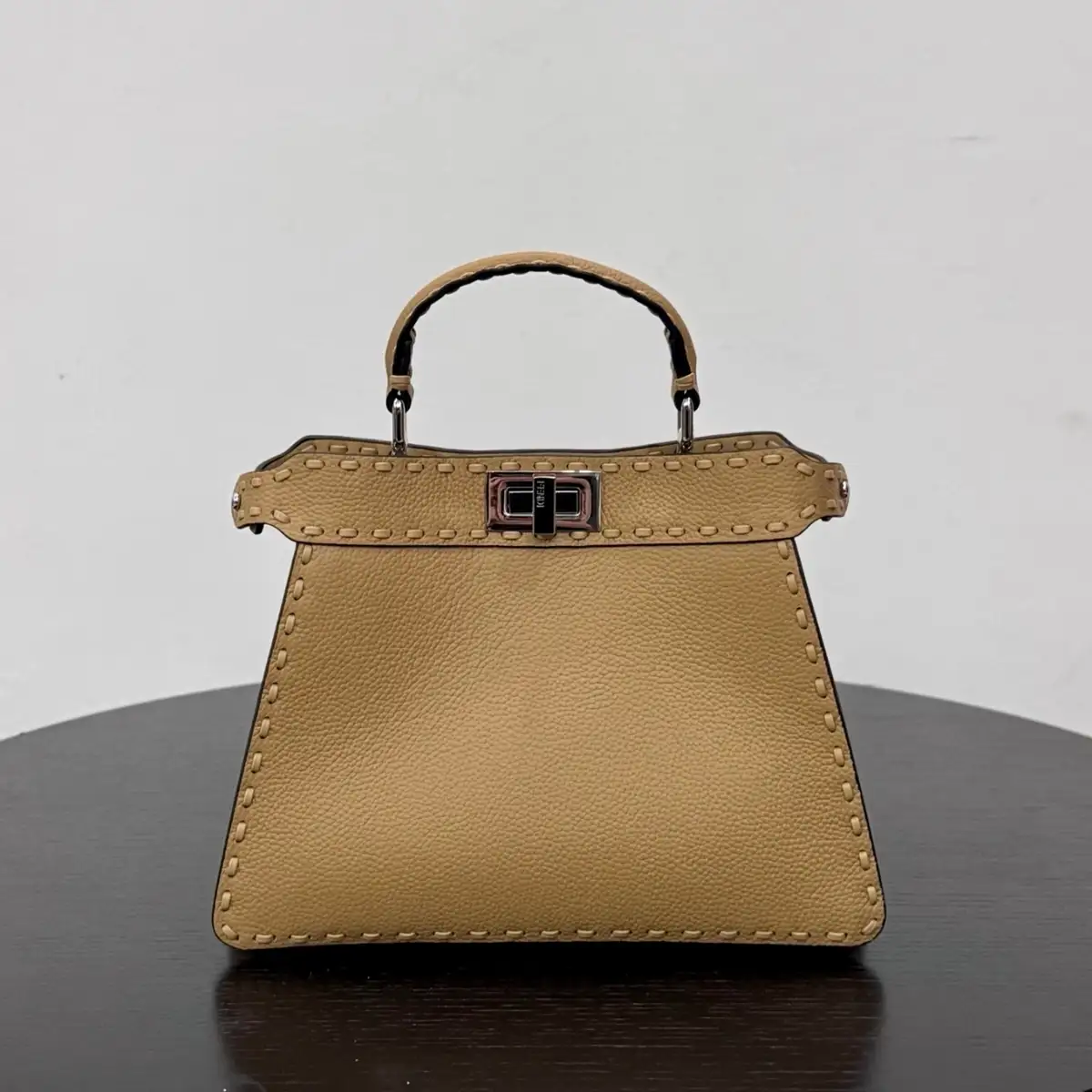 FENDI 펜디 아이코닉 피카부 아이시유 백- 27 x 21 x 11 cm 이미지 3
