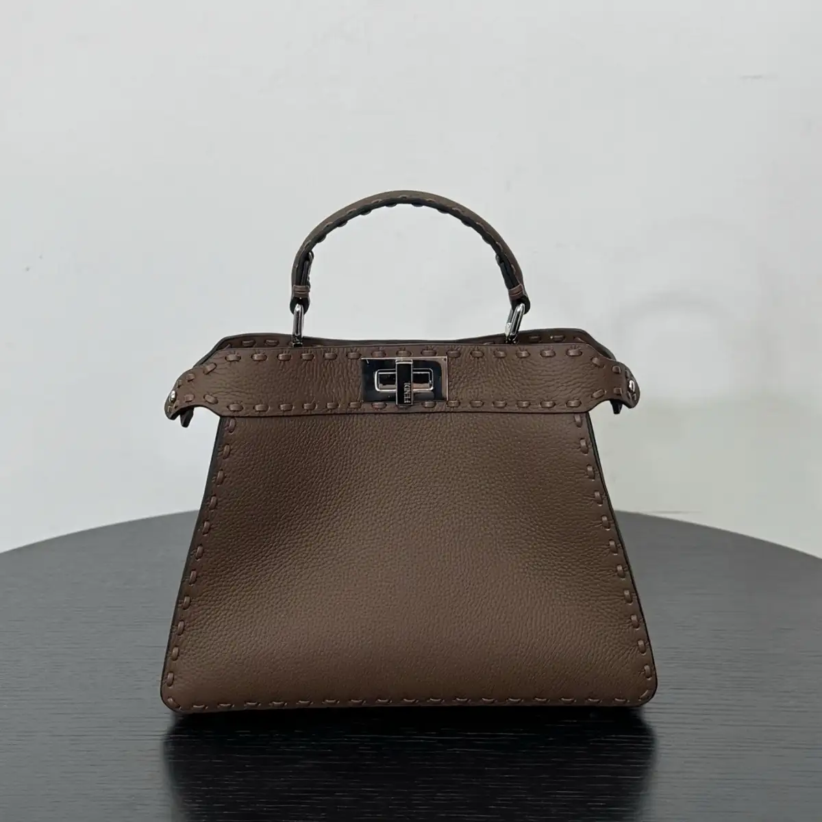 FENDI 펜디 아이코닉 피카부 아이시유 백- 27 x 21 x 11 cm 이미지 7