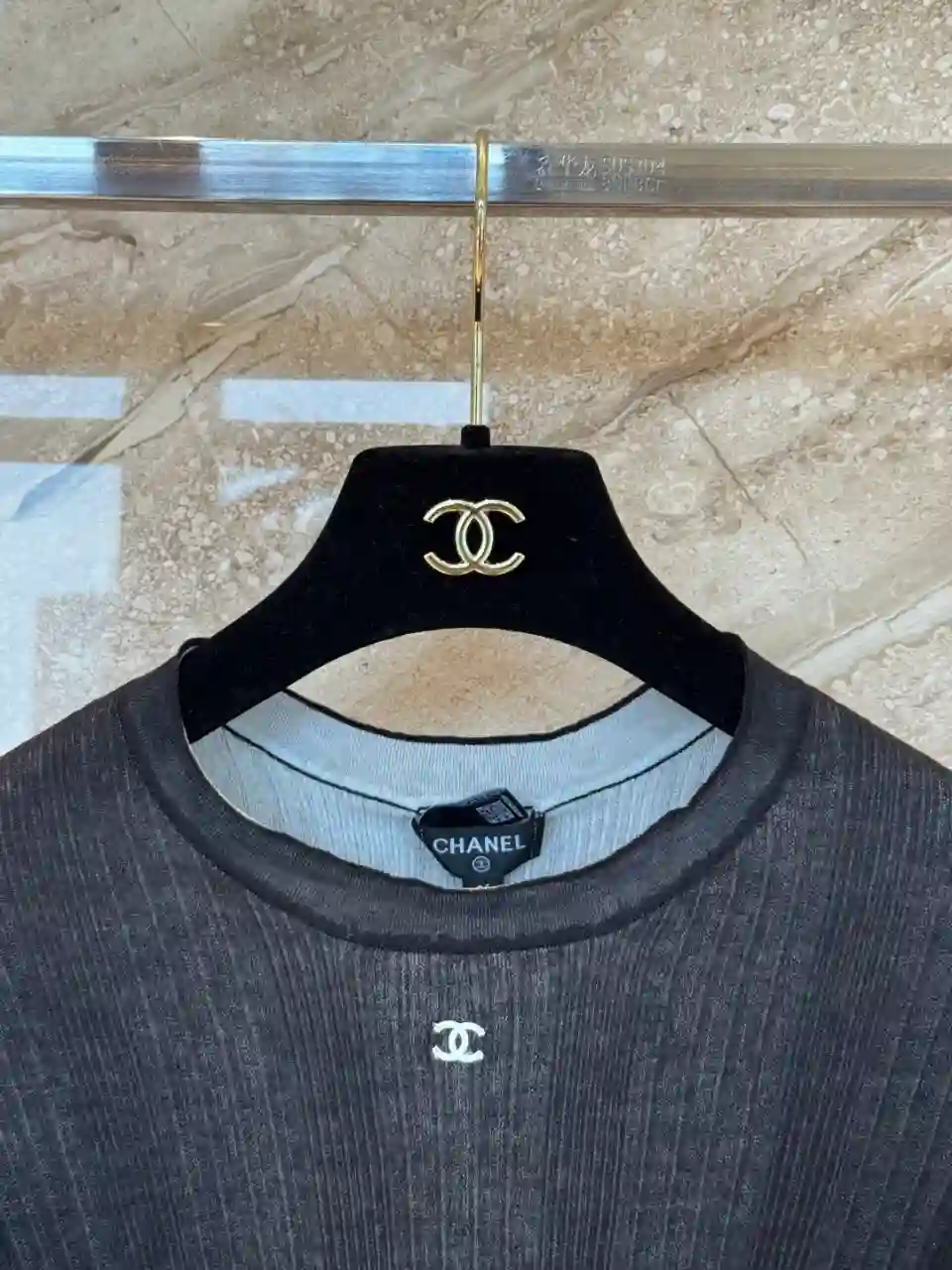 CHANEL 샤넬 비치 시리즈 니트 반팔 티셔츠 블랙 이미지 3