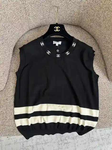 CHANEL 샤넬 26SS 배색 스트라이프 칼라 CC 니트 나시 탑 (블랙) 이미지 2
