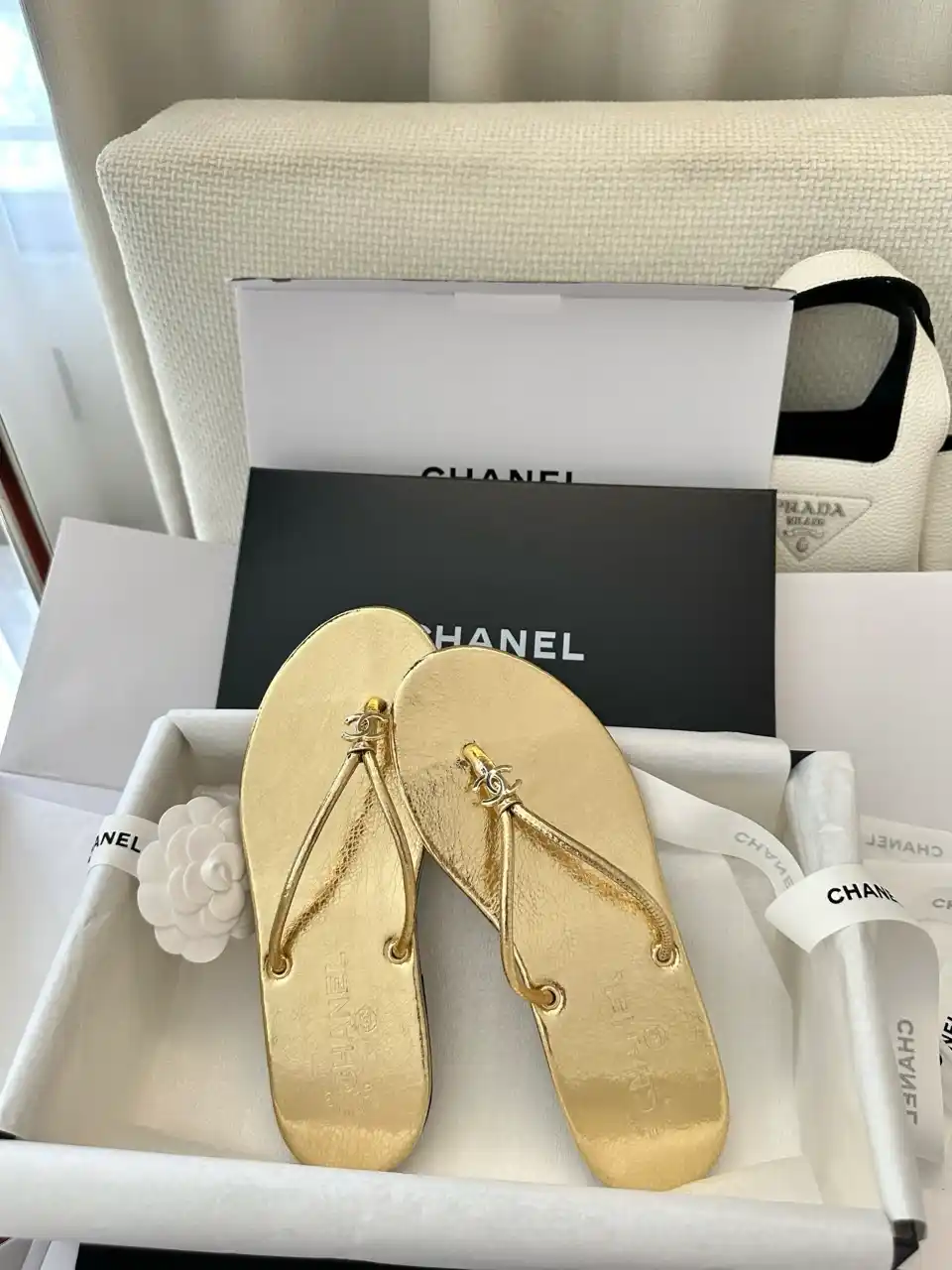 CHANEL 샤넬 통 크랙클 라미네이티드 카프스킨 쪼리 이미지 4
