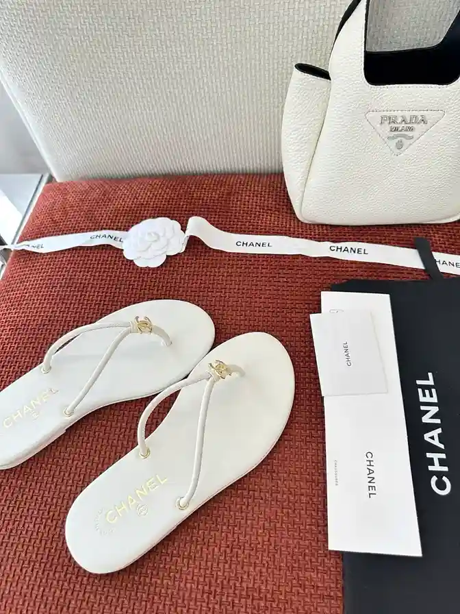 CHANEL 샤넬 통 크랙클 라미네이티드 카프스킨 쪼리 이미지 3