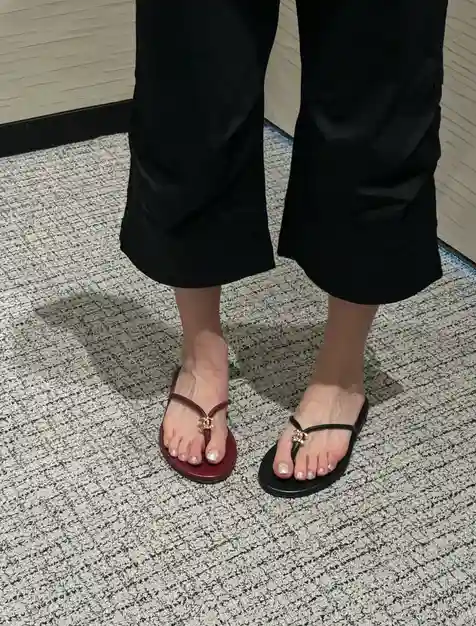 CHANEL 샤넬 통 크랙클 라미네이티드 카프스킨 쪼리 이미지 5