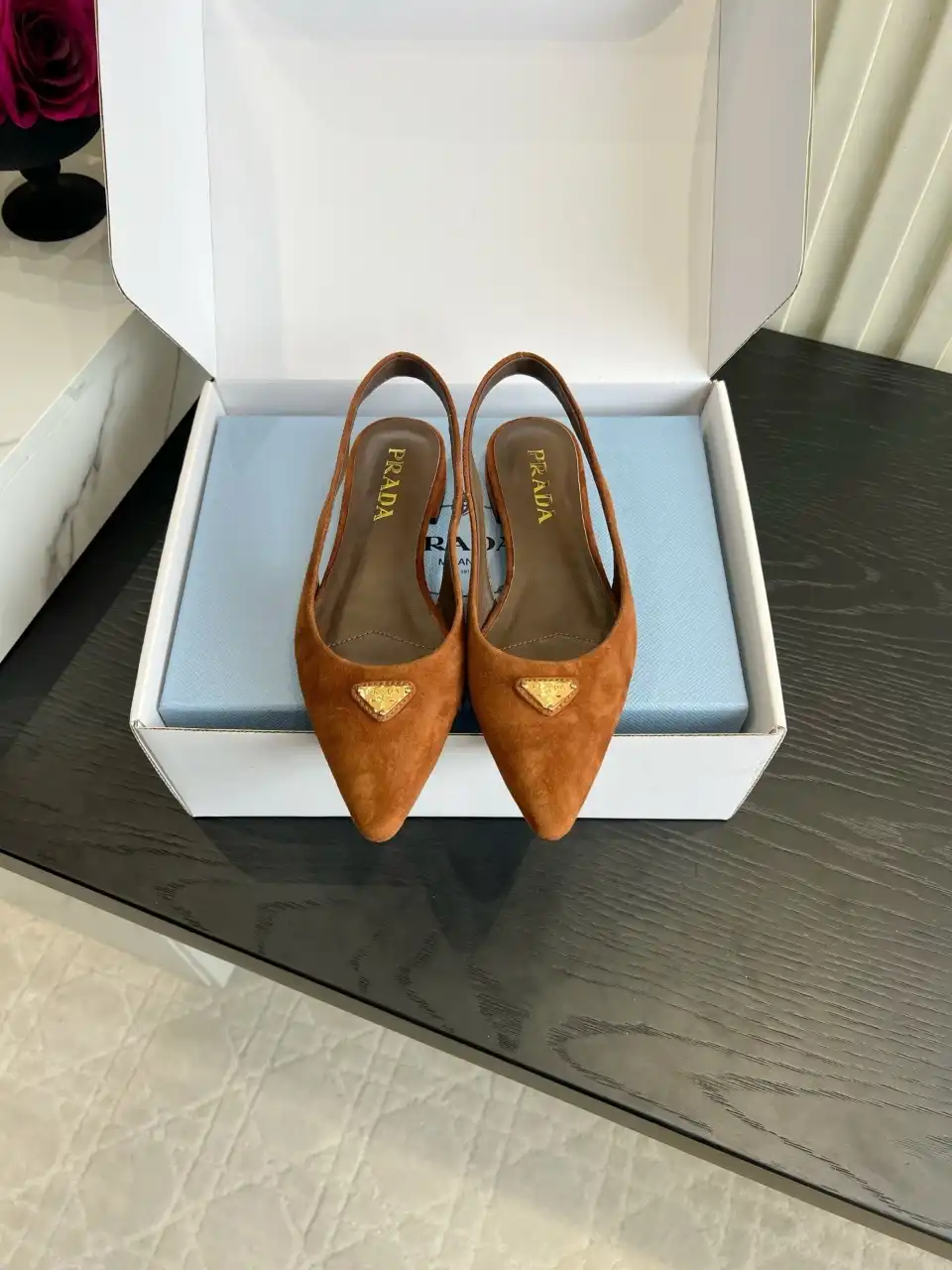 PRADA 프라다 페이턴트 가죽 슬링백 펌프스 이미지 4