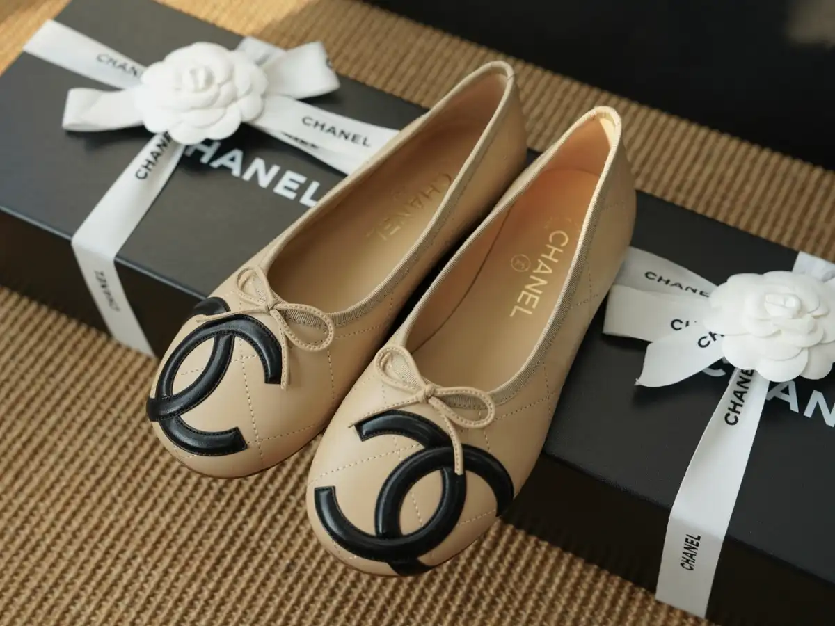 CHANEL 샤넬 깜봉 플랫 코코 비치 2026 이미지 4