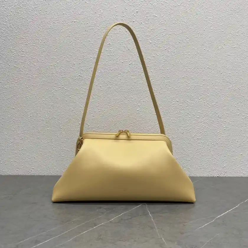CELINE 셀린느 닥터 파우치 서플 내추럴 카프스킨 이미지 3